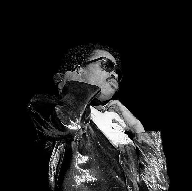 CHICAGO - JANUARY 1985: Musician Roger Troutman of Roger Troutman and Zapp performs at the U.I.C. Pavilion in January 1985. (Photo By Raymond Boyd/Getty Images)