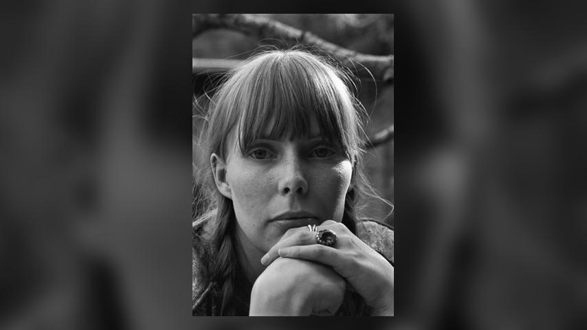 NEW YORK, NY - APRIL 19: Canadian singer/songwriter Joni Mitchell poses for a portrait on April 19, 1969 in New York, New York. Mitchell is to play at the Fillmore East on April 26, 1969. (Photo by Martin Mills/Getty Images)