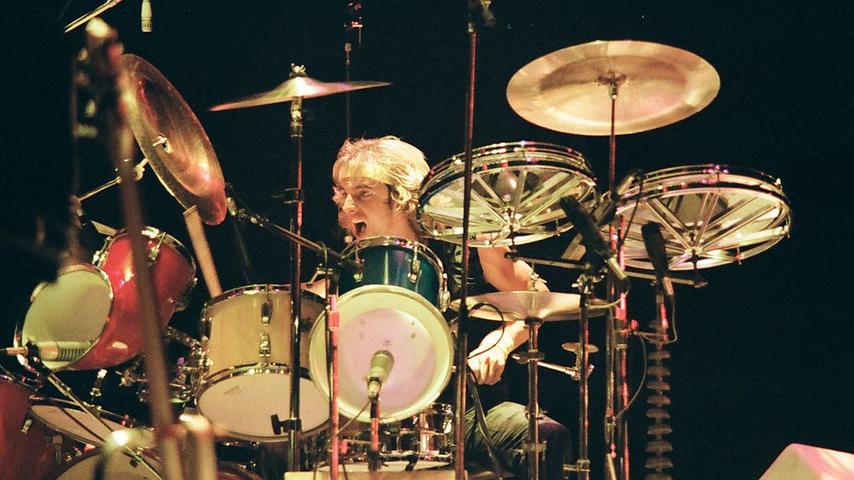 LONDON, UNITED KINGDOM - OCTOBER 28: Drummer Alan White of Yes performs on stage at Wembley Arena, on October 28th, 1978 in London, England. (Photo by Pete Still/Redferns)
