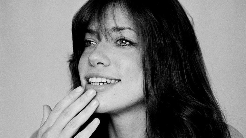 Carly Simon, portrait, London, 1972. (Photo by Michael Putland/Getty Images)